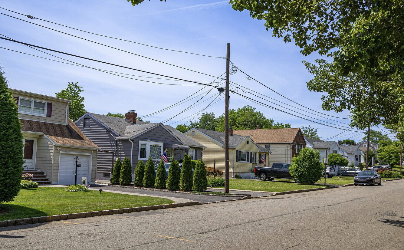 Roselle Park, NJ street view